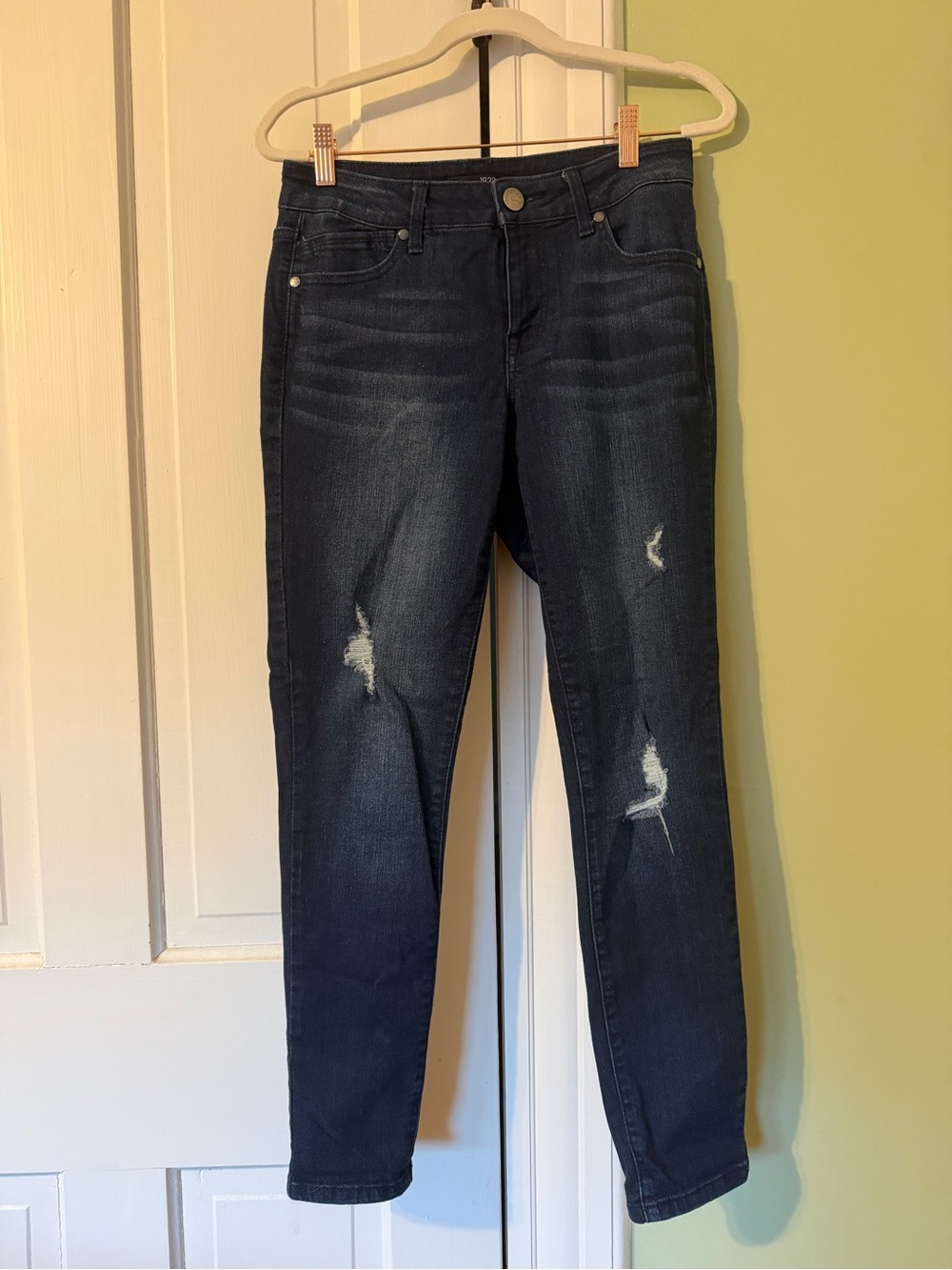 1822 Denim Distressed Jeans - size 27